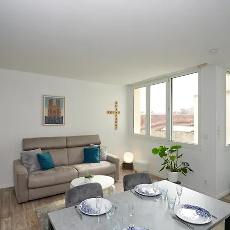 Hyper-centre /4 Personnes/ Cathedrale / Ascenseur Appartement Reims