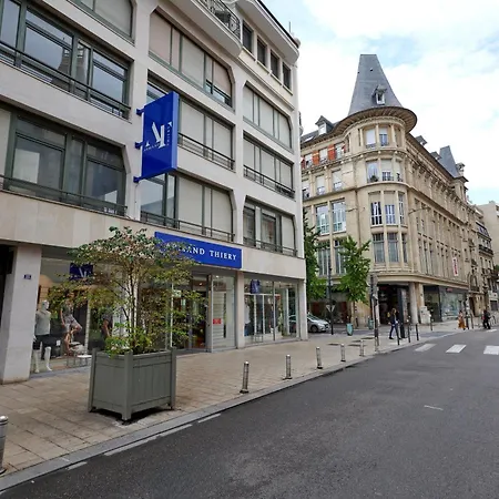 Hyper-centre /4 Personnes/ Cathedrale / Ascenseur Appartement *